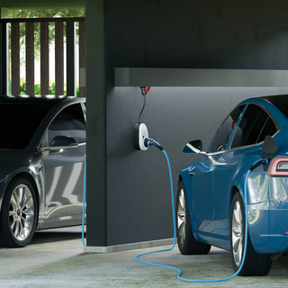 562